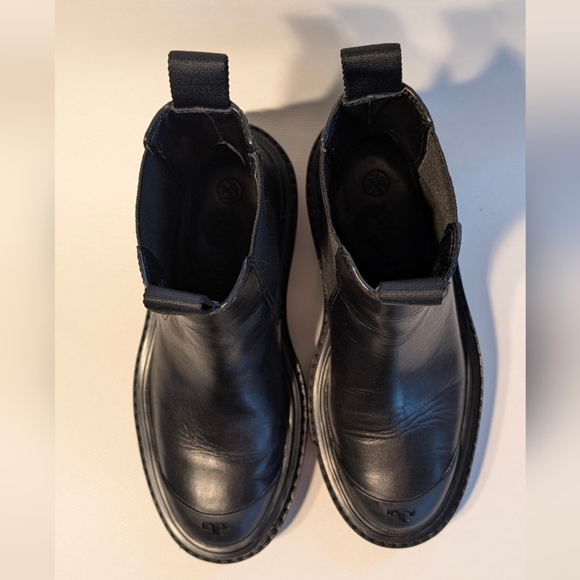 Tory Burch Lug Sole Chelsea Black Leather Boots Sz 6 - Picture 4 of 13